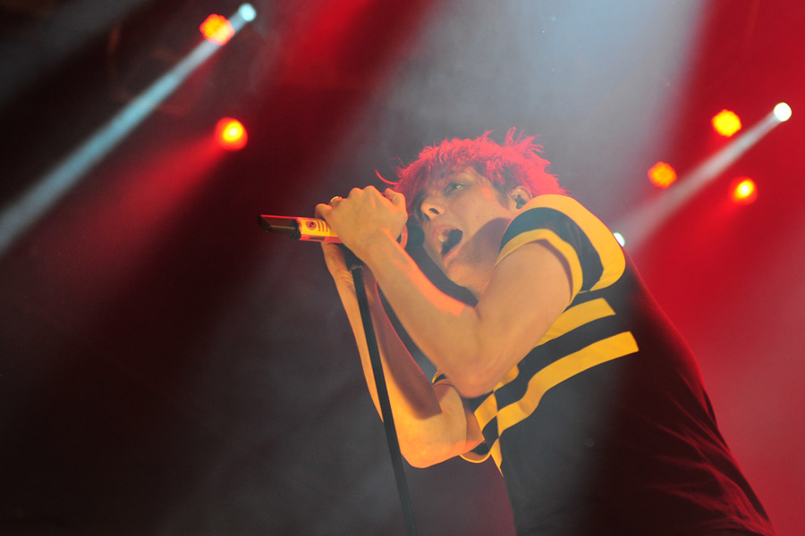 My Chemical Romance – Volle Hütte und textsichere Girls: MCR zelebrieren "Danger Days". – Gerard Way