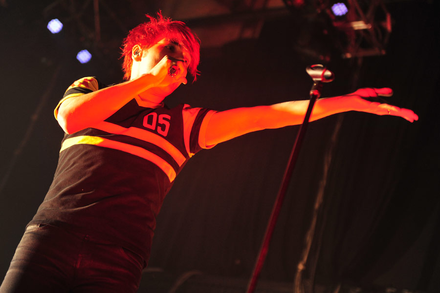 My Chemical Romance – Volle Hütte und textsichere Girls: MCR zelebrieren "Danger Days". – Gerard Way