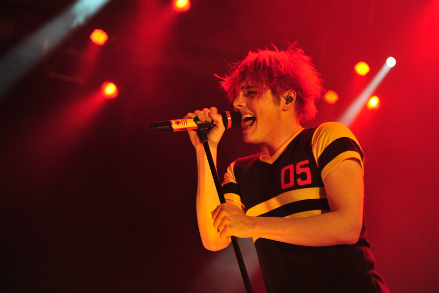 Volle Hütte und textsichere Girls: MCR zelebrieren "Danger Days". – My Chemical Romance-Frontmann Gerard Way