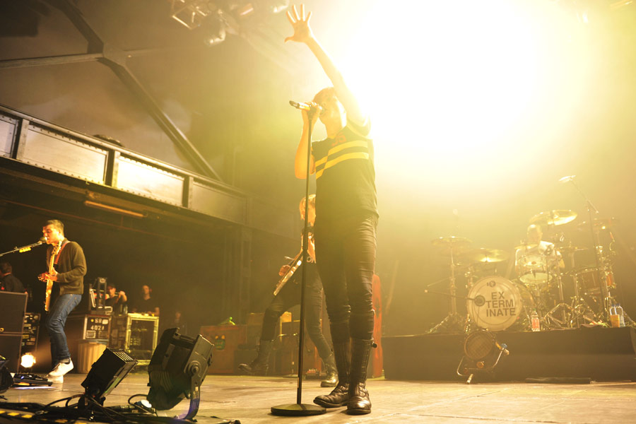 Volle Hütte und textsichere Girls: MCR zelebrieren "Danger Days". – Viel Licht, wenig Schatten: My Chemical Romance