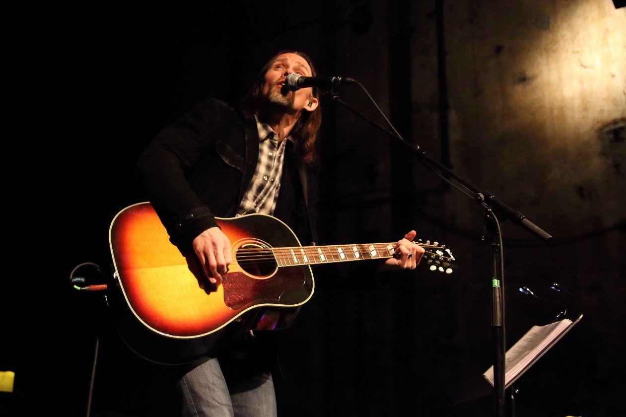 Myles Kennedy – Auf Tour mit dem Solodebüt "Year Of The Tiger". – Blick zum Balkon.