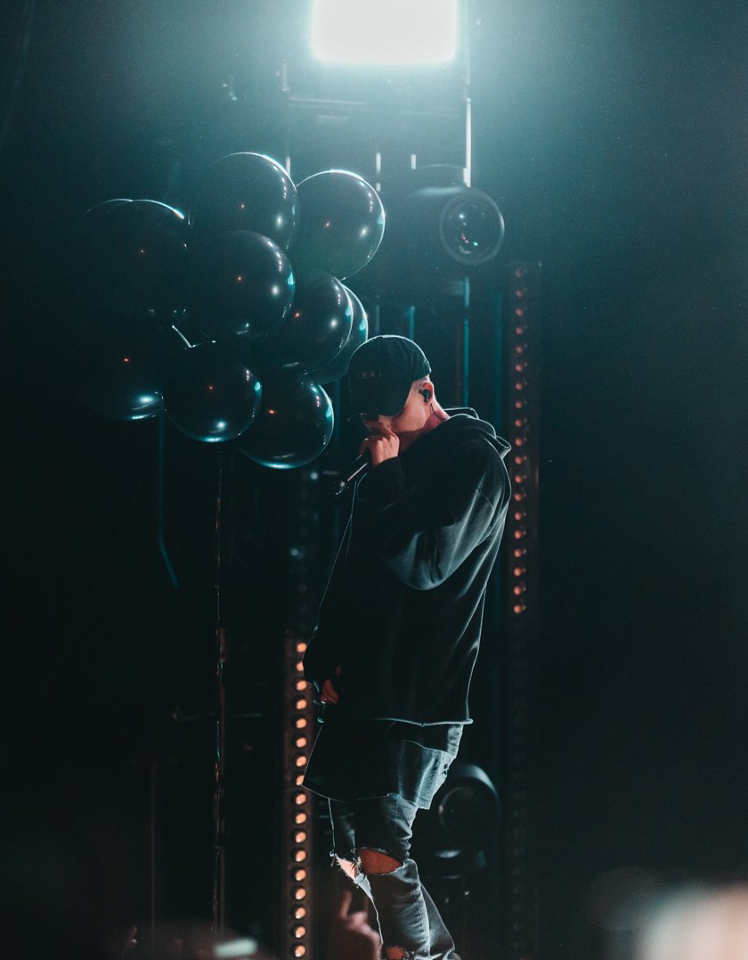 NF – Black Balloons.