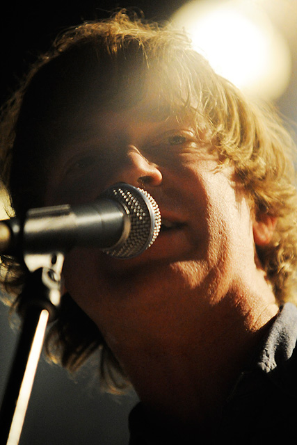 Ausverkauftes Haus beim Nada Surf-Tourauftakt in Deutschland. – 
