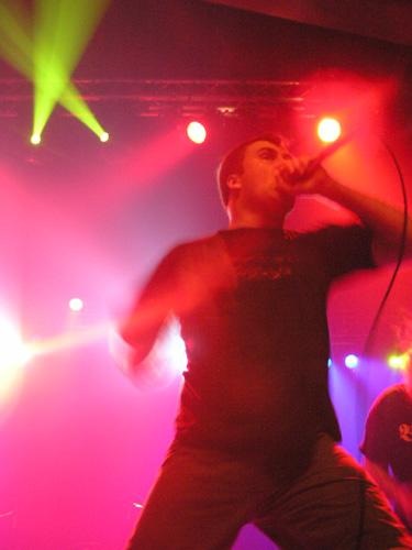Wenn vier Tier mit Instrumenten über die Bühen rennen, sind es Napalm Death – 