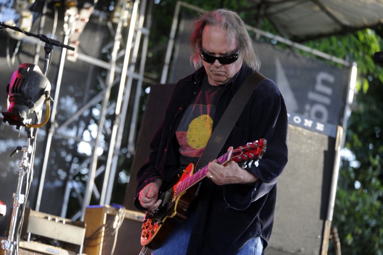 "Keep On Rocking In A Free World" am Tanzbrunnen. – Neil Young.
