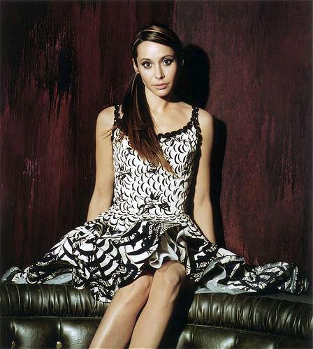 Nerina Pallot sieht nicht nur gut aus, sondern hat auch Grips. – ... ist sie nicht die dumme Gans, ...