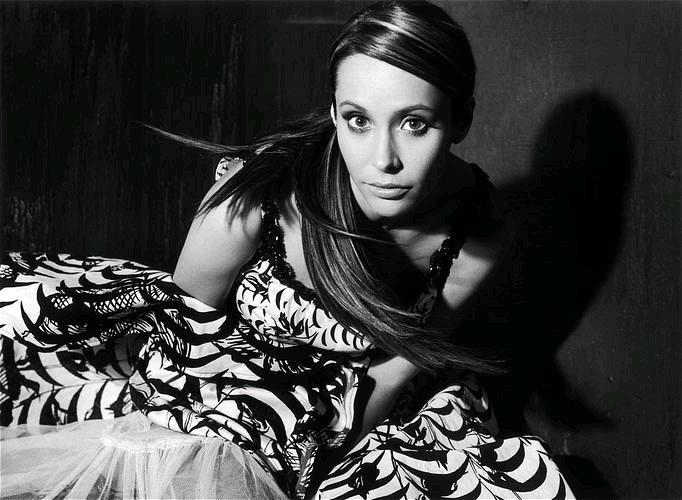 Nerina Pallot sieht nicht nur gut aus, sondern hat auch Grips. – ... muss sie wohl bald nicht mehr auftreten.