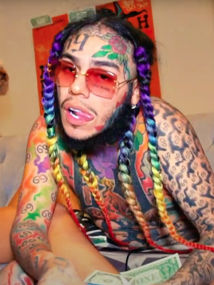6ix9ine: Stress mit Security und Stripperin