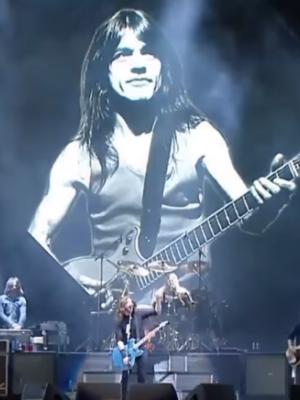 AC/DC: Die Foo Fighters huldigen Malcolm Young