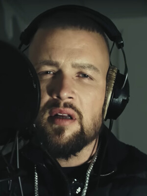 Blume Rappt: Kollegah spielt YouTuber