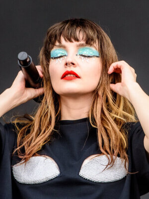 Chvrches: Lauren Mayberry covert