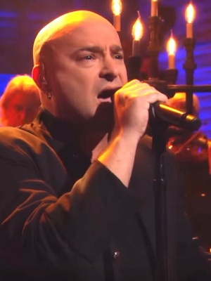 Disturbed: Paul Simon lobt