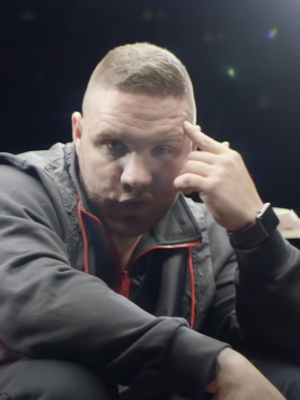 Doubletime: Fler unter Fake-Nazis