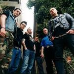 Dropkick Murphys: Basser vermöbelt Nazi