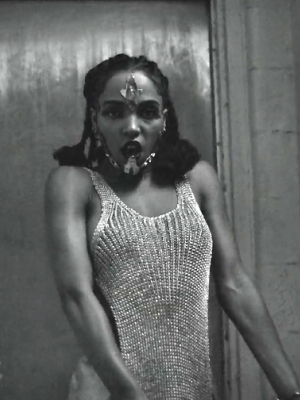 FKA Twigs: Neuer Clip zu