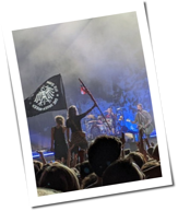 Fotos&sol;Review: Die Toten Hosen&comma; Donots u&period;a&period;