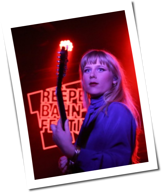Fotos&sol;Review: Nina Chuba u&period;a&period; beim Reeperbahn Festival