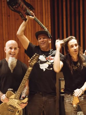 Game Of Thrones: Tom Morello, Scott Ian u.a. zocken Titeltrack als Metal-Version