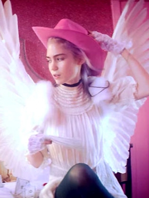 Grimes: Neuer Clip zu