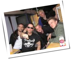 Heartbreak Eng&period;: Band kidnappt laut&period;de-Redakteur