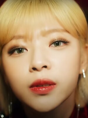 K-Pop Comedown: Twice mit dem Nazi-Drip