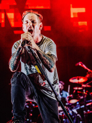 Metalsplitter: Bruce Dickinson wird Priester