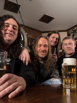 Metalsplitter: Tankards fesche Lederwindel