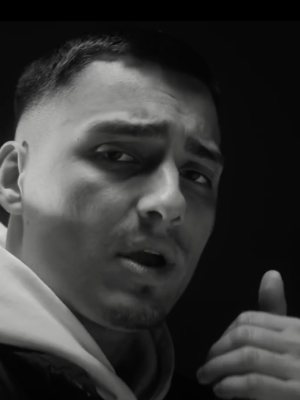 Ngee: Rapper mit Liebeskummer in