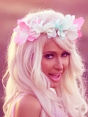 Paris Hilton: Fluffiges Video zu