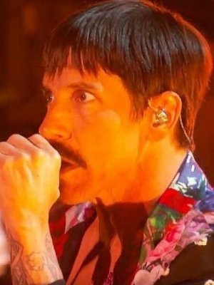Red Hot Chili Peppers: Kollabo mit Post Malone online