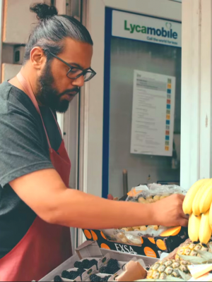 Samy Deluxe: Rap-Prominenz im Clip zu