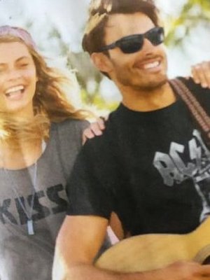 Schuh-Plattler: Aldi-T-Shirts beerdigen AC/DC