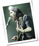 Schuh-Plattler: Brian Molko rankt Placebo-Platten