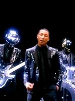 Schuh-Plattler: Pharrell gibt Daft Punk High Five