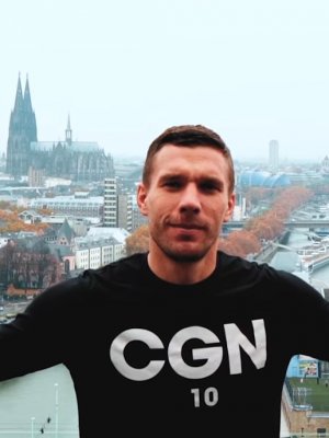 Schuh-Plattler: Poldis Köln-Song geht steil