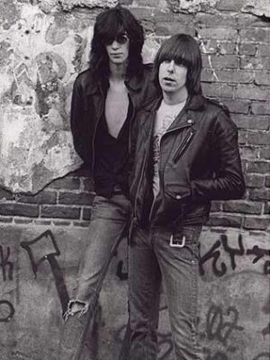 Schuh-Plattler: Trump-Tirade als Ramones-Hit