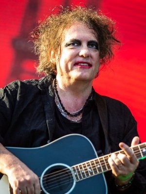 The Cure: Smith kündigt drei neue Alben an