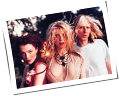 Twitter-Diss: Courtney Love k&auml;mpft um Hole