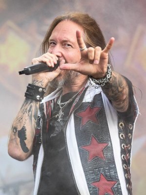 Vorchecking: Hammerfall, Sero El Mero, Höchste Eisenbahn