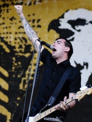 #keinkölschfürnazis: Anti-Flag spielen gegen Rechts