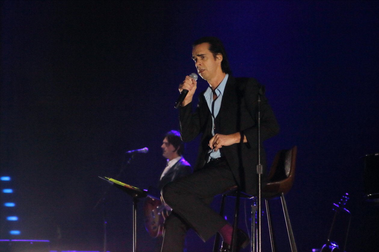 Nick Cave And The Bad Seeds bringen "Skeleton Tree" zum Erblühen. – ... zu Beginn einer großartigen Show.