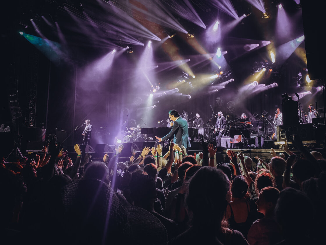 Nick Cave – Trotz sengender Hitze: Der australische Rock-Barde begeistert den Schlosshof. – Selbst "Henry Lee" bekommt Rastatt zu hören.