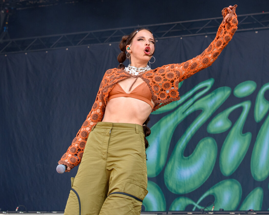 Die deutsche Rapperin und Sängerin hat ihr junges Publikum stets im Griff. – Nina Chuba.