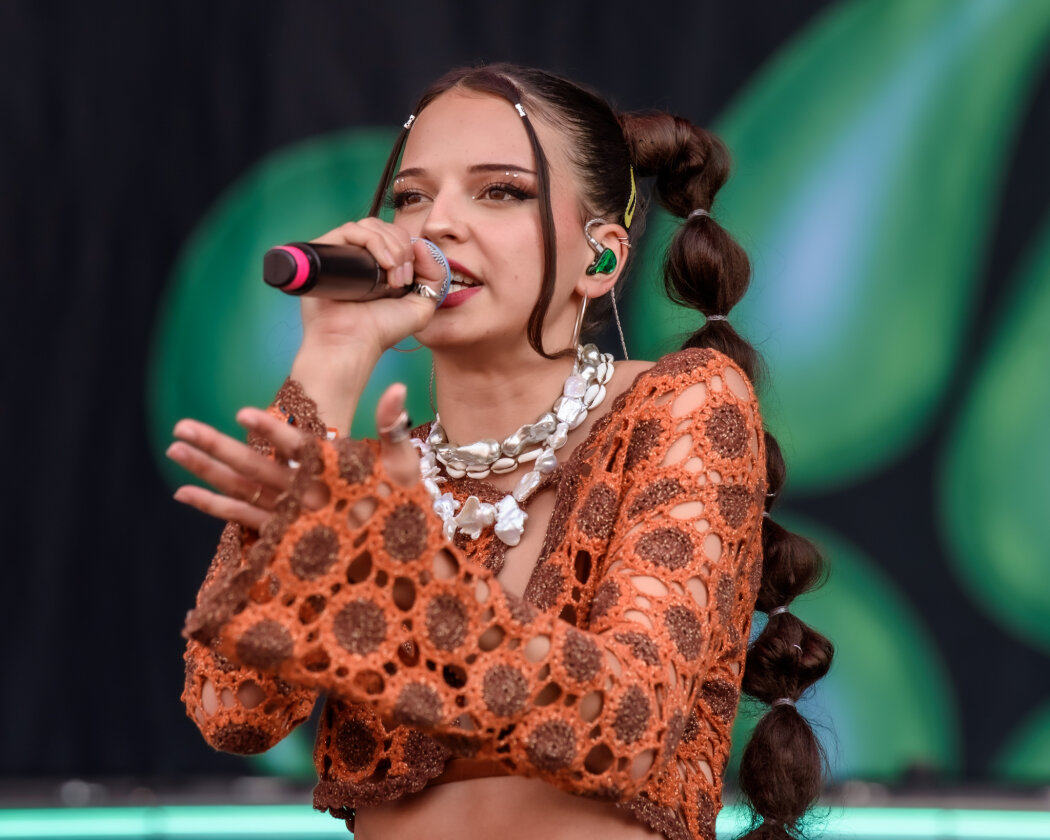 Die deutsche Rapperin und Sängerin hat ihr junges Publikum stets im Griff. – Nina Chuba.