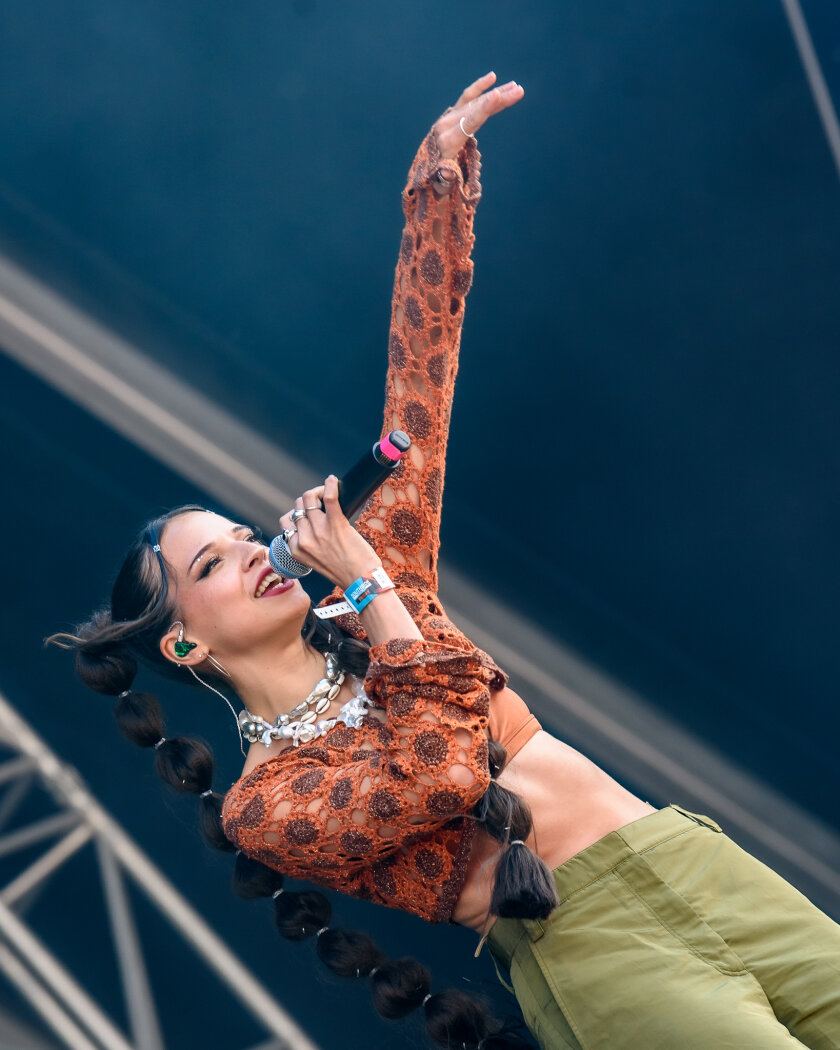 Die deutsche Rapperin und Sängerin hat ihr junges Publikum stets im Griff. – Nina Chuba.