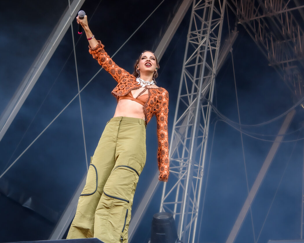 Die deutsche Rapperin und Sängerin hat ihr junges Publikum stets im Griff. – Nina Chuba.