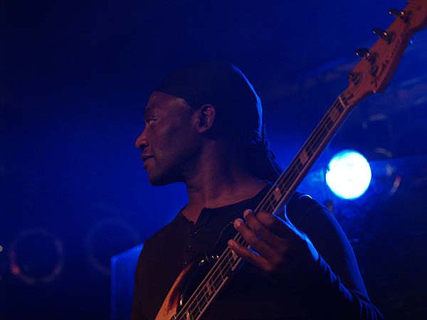 Am 11. Mai 2008 feiert Nneka ihren Tour-Auftakt im "Salzhaus" Winterthur. – 