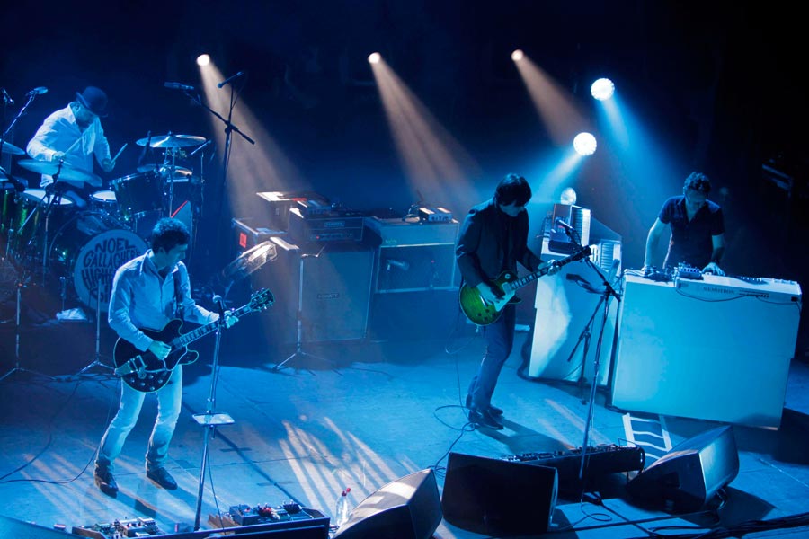 Noel Gallagher's High Flying Birds – Nach dem Split vom Bruder zeigt Noel Gallagher wo es lang geht. – "Wonderwall" - schnoddrig, aber mit Herzblut.