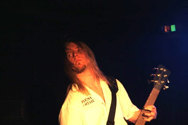 Non-Divine – Die Holländer haben eine schweren Stand vor einem Old School-Publikum. – 