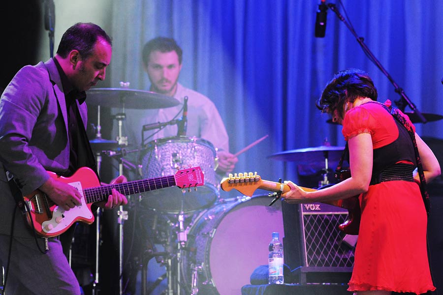 Bezaubernde Grooves und Nostalgie. – Norah Jones und Band.